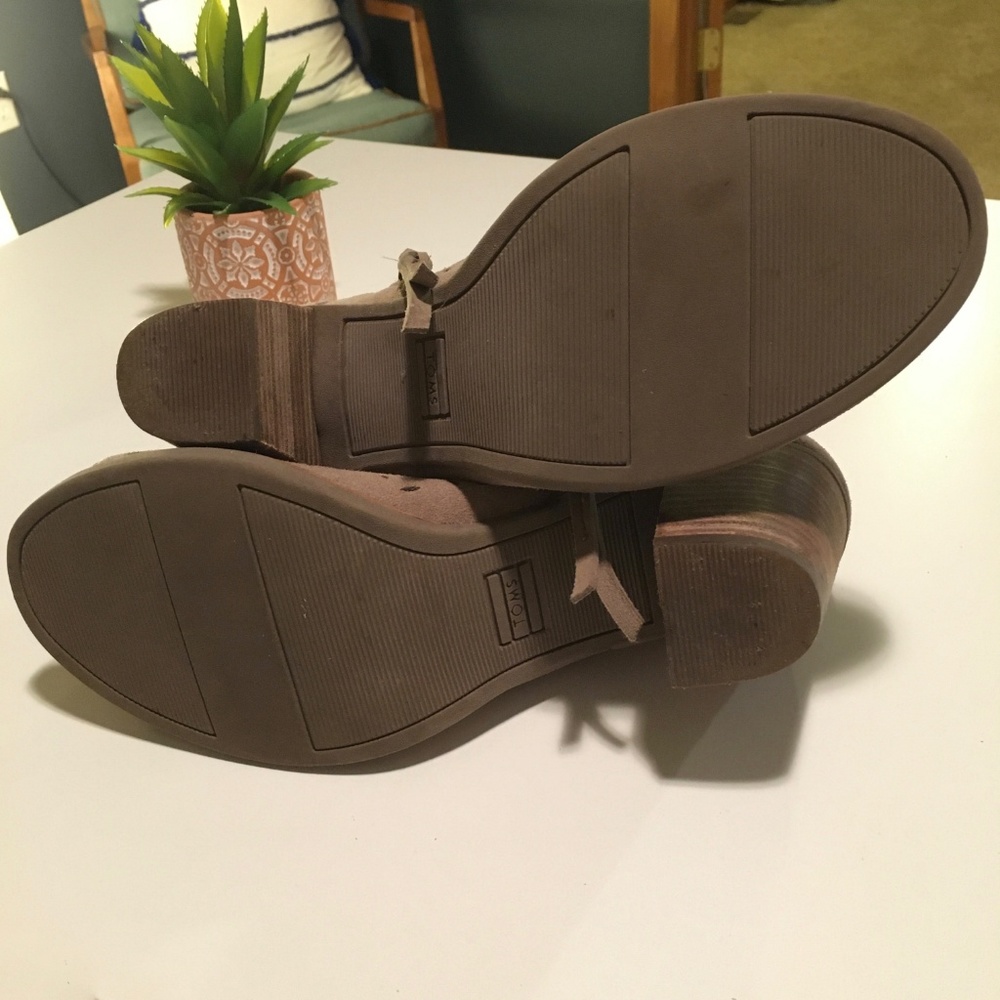 **SOLD** TOMS Majorca Suede Peep Toe Bootie 7.5M - Picture 5 of 8